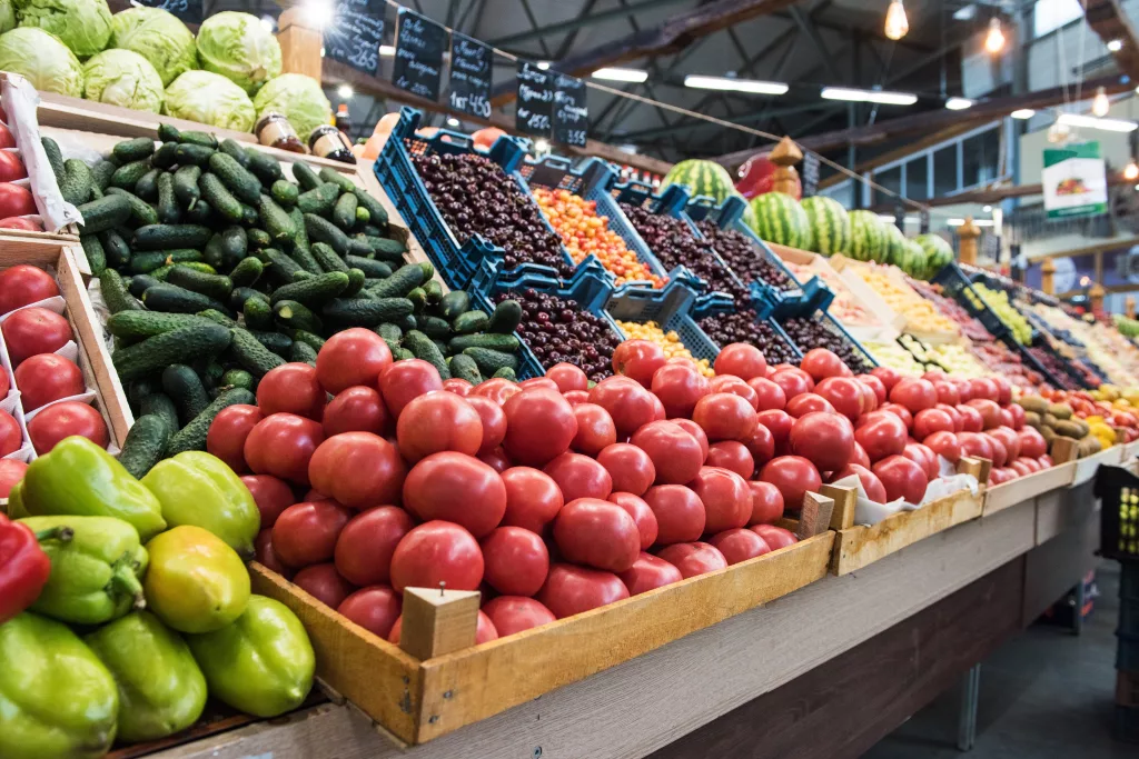 vegetable-farmer-market-counter