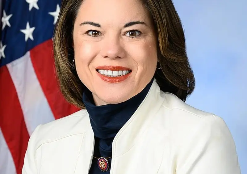angie_craig_117th_congress353445