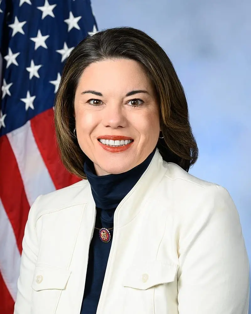 angie_craig_117th_congress353445