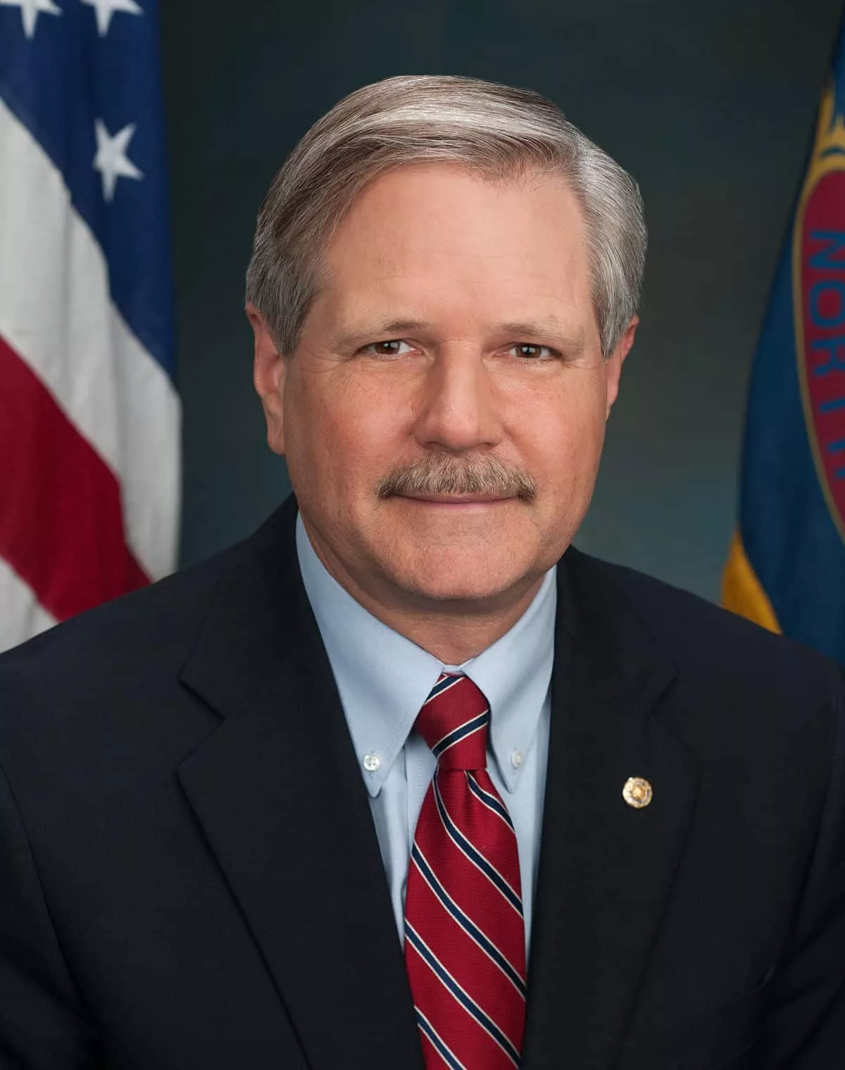 hoeven_official_portrait_2014