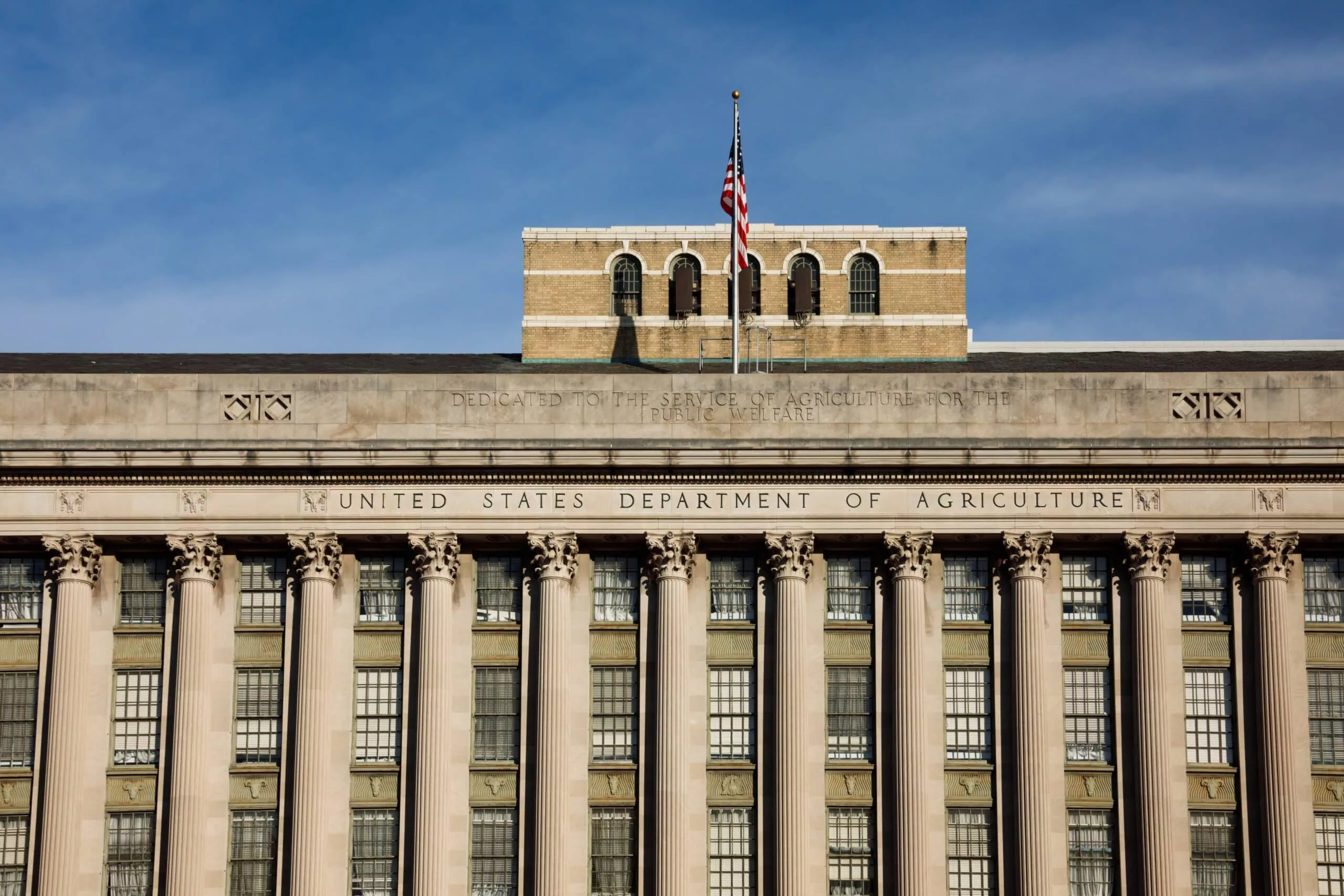 exterior-of-the-us-department-of-agriculture-on-the-national-mall-in-washington-dc