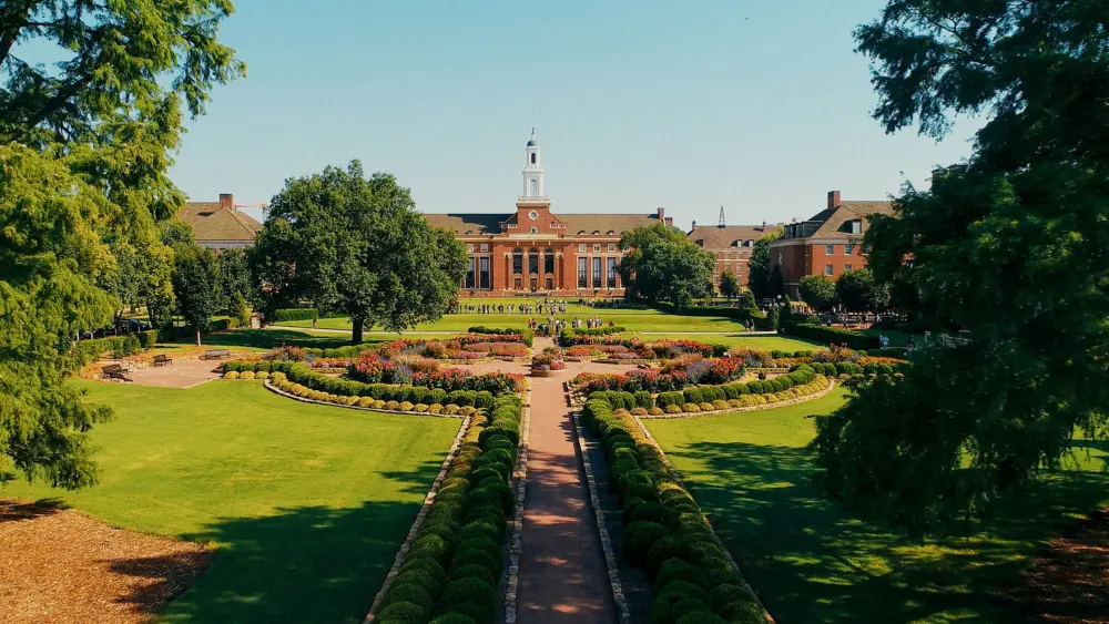 240607_campus_aerials_004_banner