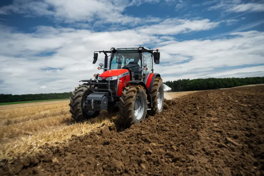agco-pr-massey-ferguson-debuts-mf-5m-series-tractor-wide