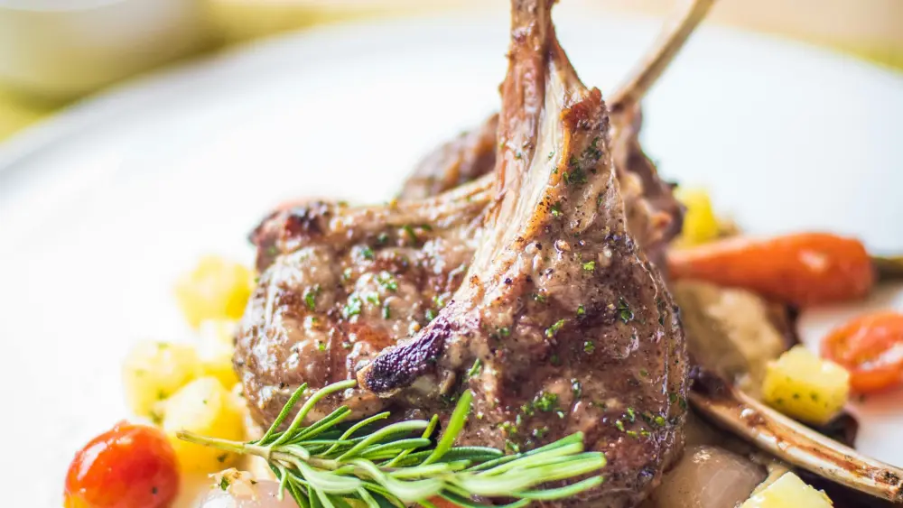 pexels-chevanon-323682