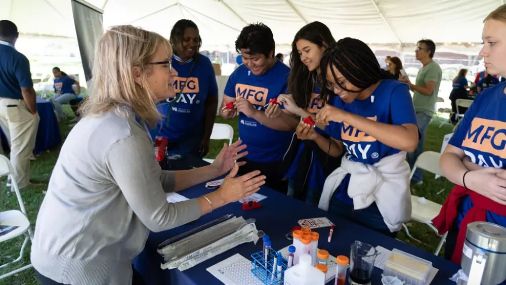 students-with-education-partner-mfg-day