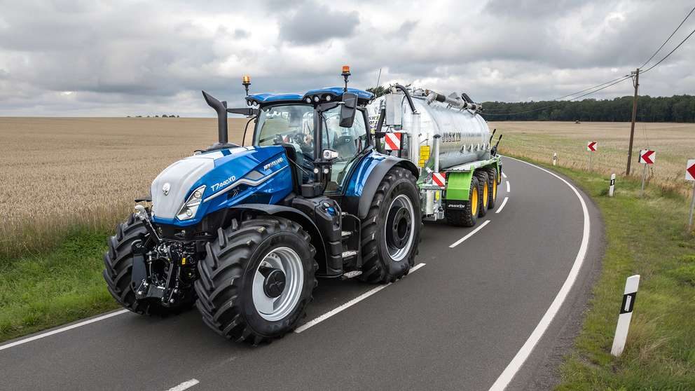 new-holland-enters-new-tractor-t7xd