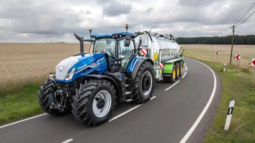 new-holland-enters-new-tractor-t7xd