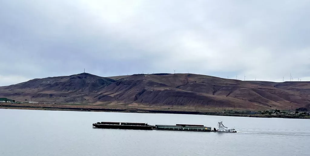 columbia-river-barge