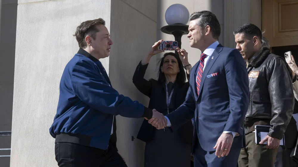 Elon Musk, Hegseth