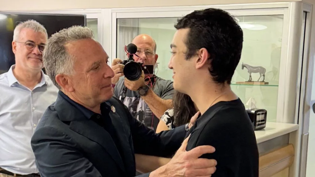 Steve Witkoff, special envoy to the Middle East, welcomes Edan Alexander following his release from captivity by the militant group Hamas on Tuesday, May 13, 2025. @SE_MiddleEast | X