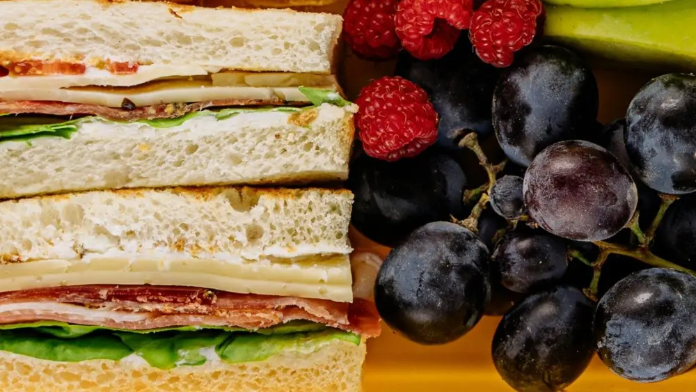 Lunch - Sandwich - Grapes