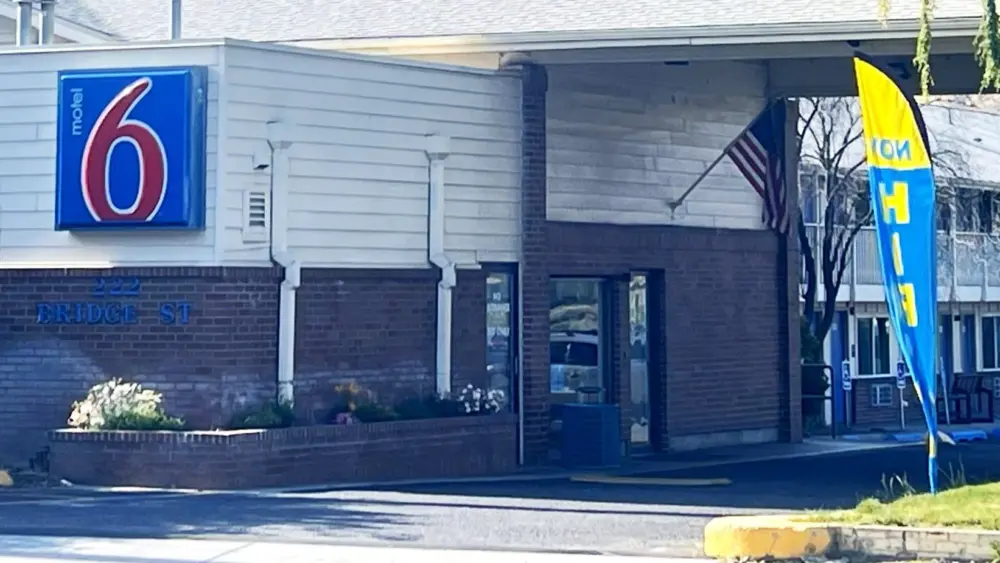 Clarkston Motel 6