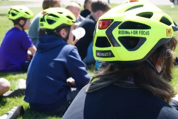 Irving Middle School students take a break from their ride. Carly Flandro / Idaho Education News