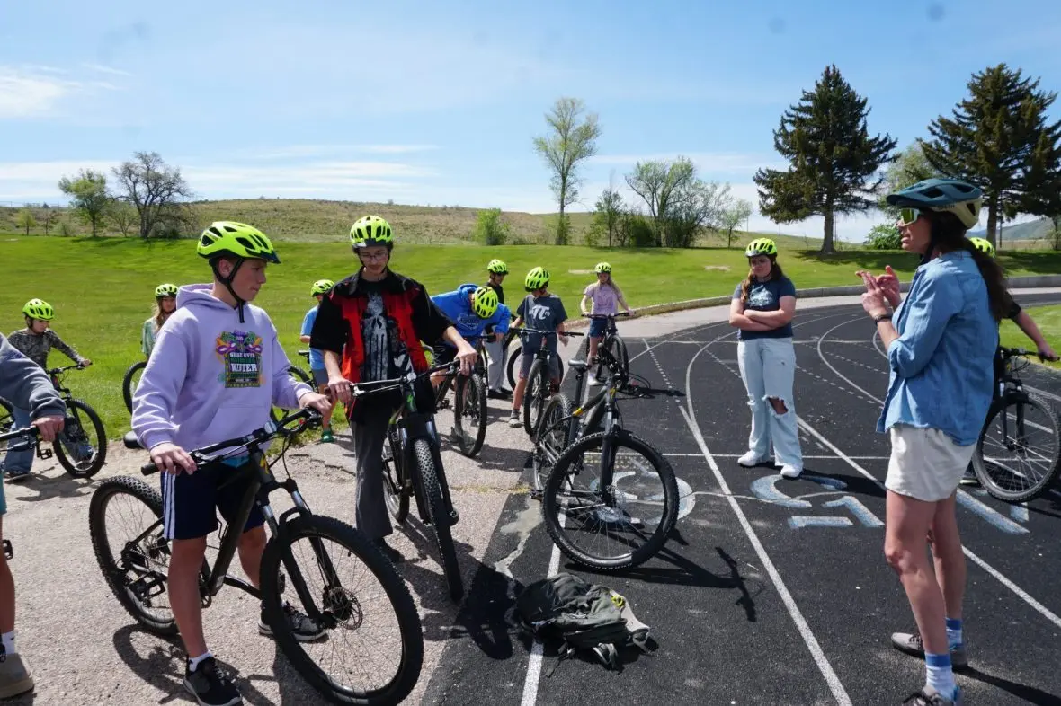 Teacher Christa Gessaman shares the plan for the day with her R4F students at Franklin Middle School.  Carly Flandro / Idaho Education News