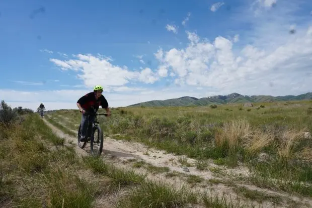 Kaiden Inskeep, a Franklin Middle School student, rides his bike during a May 22 R4F class. Carly Flandro / Idaho Education News