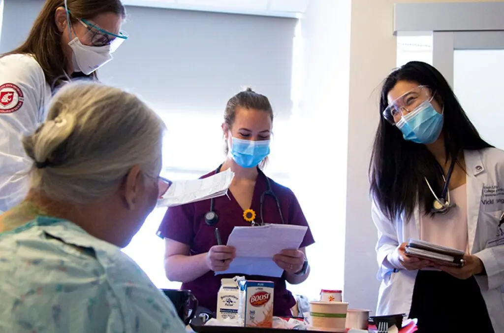 Fellows will deepen their clinical expertise and practice working on multidisciplinary teams to care for critically ill patients.