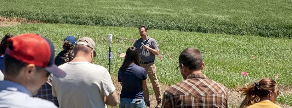 Ian Burke talks to a group of growers and industry professionals at the 2024 WSU Weed Science Field Tour.