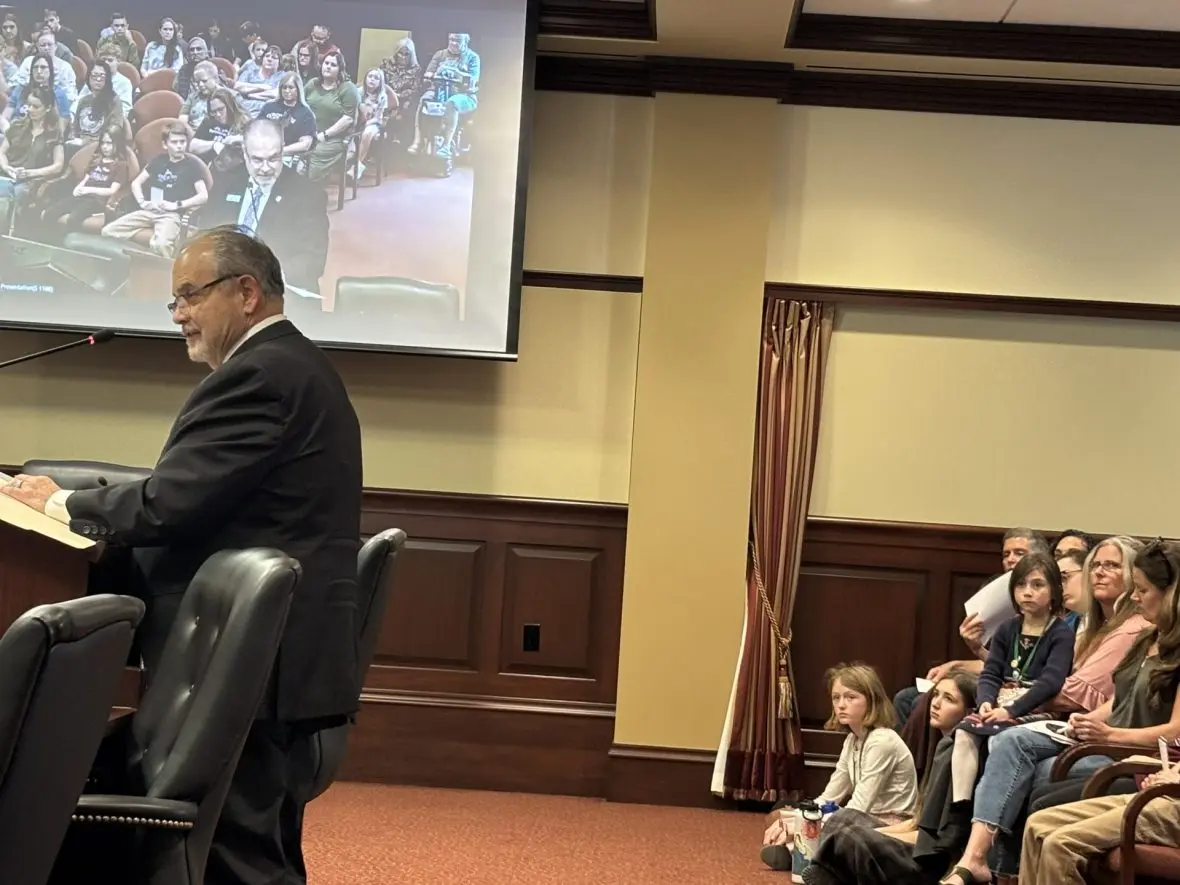 Sen. Dave Lent presents a virtual education bill to the Senate Education Committee — in front of a hearing room packed with online school students and supporters. (Kevin Richert/Idaho EdNews)
