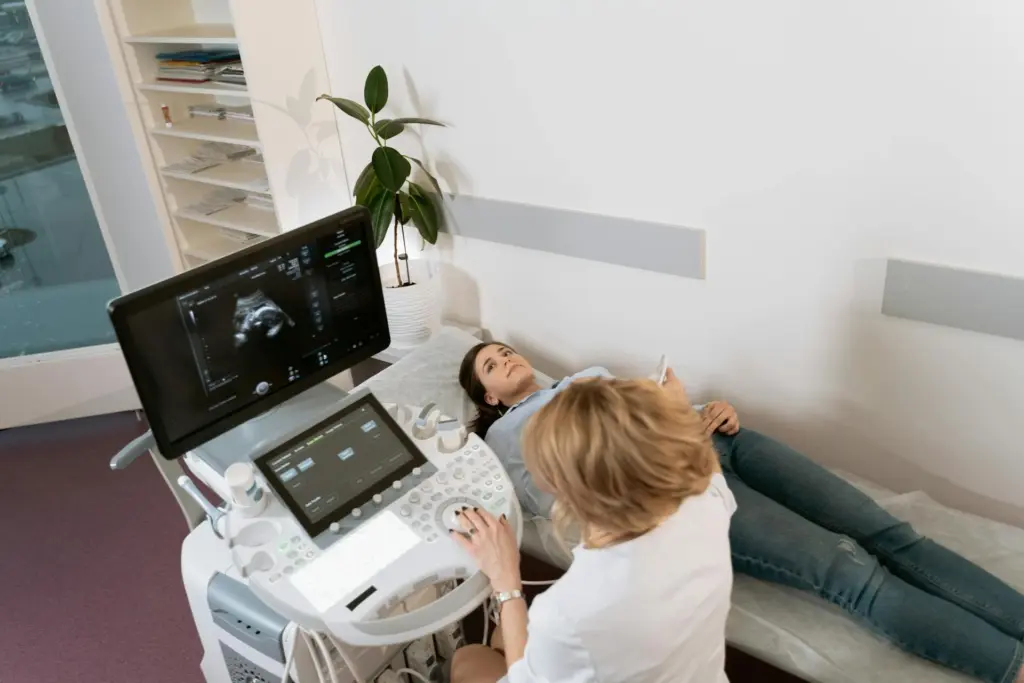 Photo by MART PRODUCTION: https://www.pexels.com/photo/people-sitting-technology-computer-7089629/