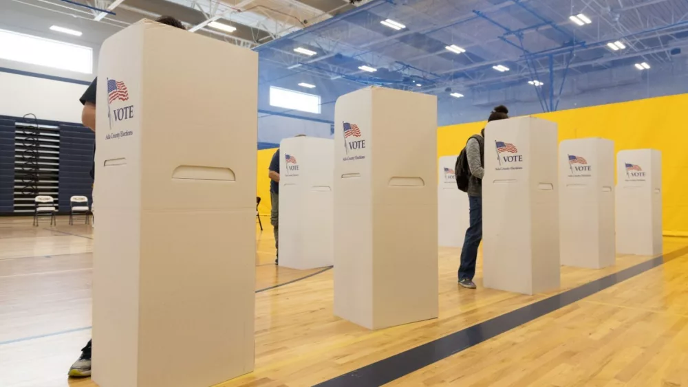 Voters cast their ballots at Fairmont Junior High in Boise during the Idaho primary on May 17, 2022. (Otto Kitsinger for Idaho Capital Sun)