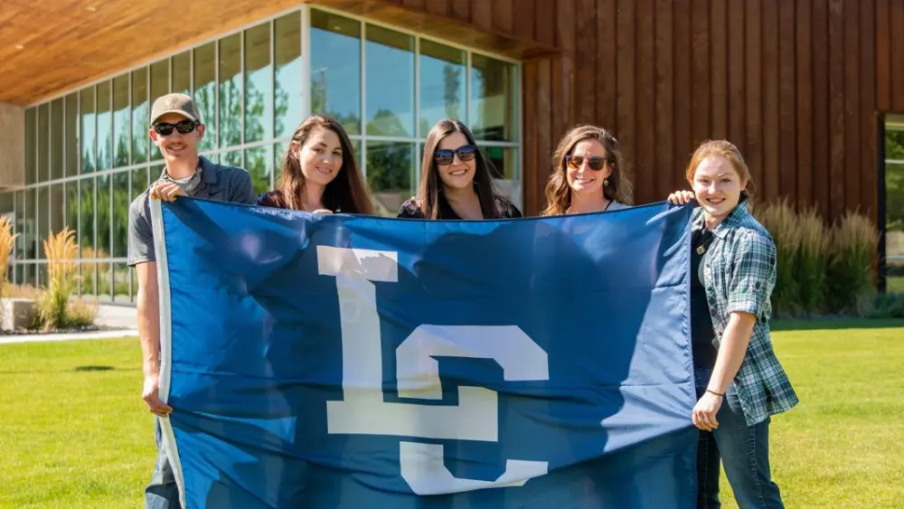 lc-state-students-at-dearmond-building