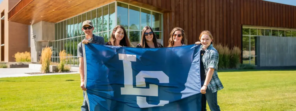 lc-state-students-at-dearmond-building