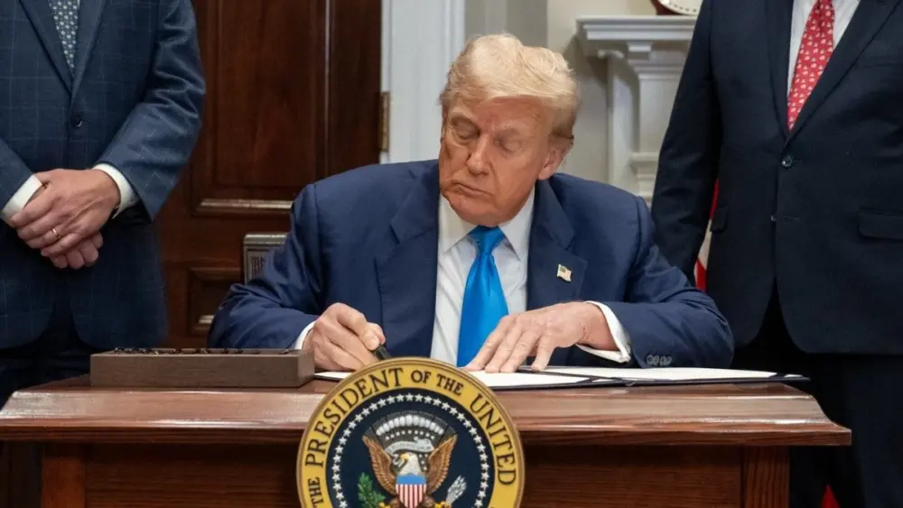 President Donald Trump signs the VA Home Loan Program Reform Act, Wednesday, July 30, 2025, in the Roosevelt Room. (Official White House Photo by Molly Riley)