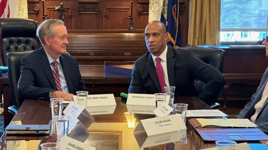 Sen. Mike Crapo, R-Idaho, and Housing and Urban Development Secretary Scott Turner speak on Aug. 19 at a roundtable housing discussion held in the Idaho Capitol in Boise. (Laura Guido / Idaho Capital Sun)