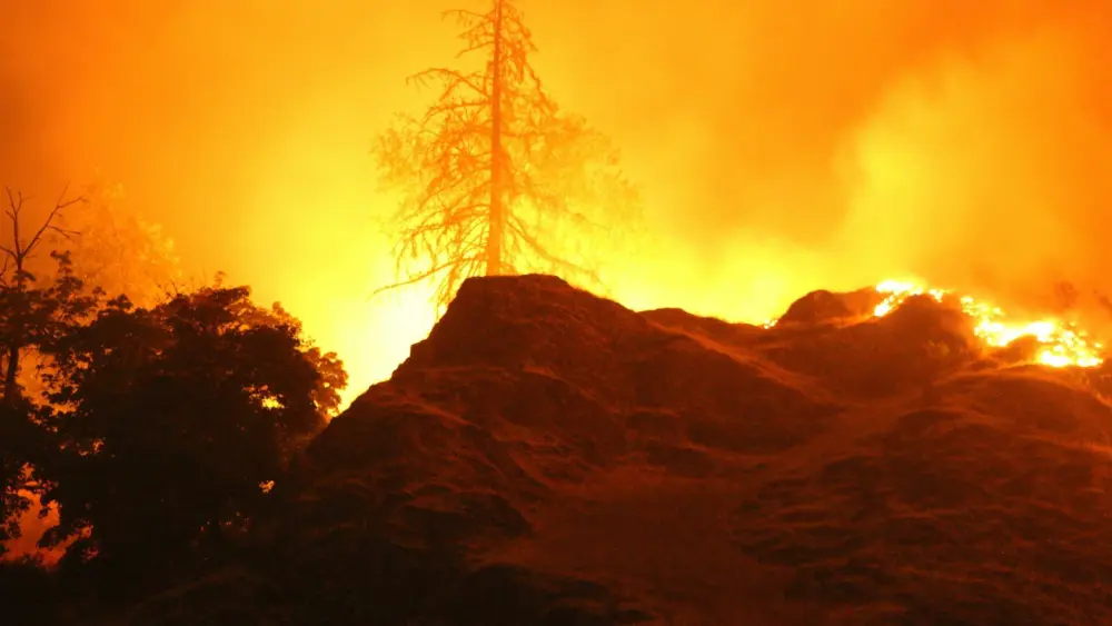 Mt. Nebo fire along I5.