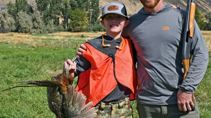 📷: Idaho Fish and Game | Father and son at the Mentored Youth Pheasant Hunt, Niagara Springs WMA, Oct. 2022