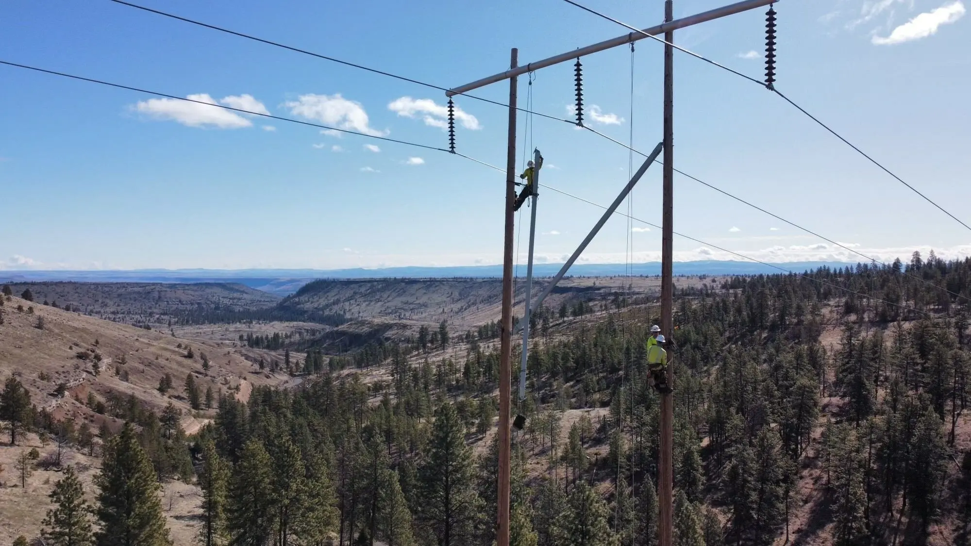 Portland General Electric partnered with the Confederated Tribes of Warm Springs to win a now-cancelled $250 million DOE grant to increase the capacity of a PGE transmission line across the tribe’s reservation. (Photo courtesy of PGE)