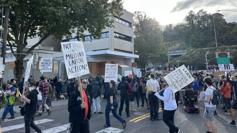 About 200 people showed up to protest outside the Immigration and Customs Enforcement building in Portland on Sunday, Sept. 28. (Photo by Alex Baumhardt/Oregon Capital Chronicle)