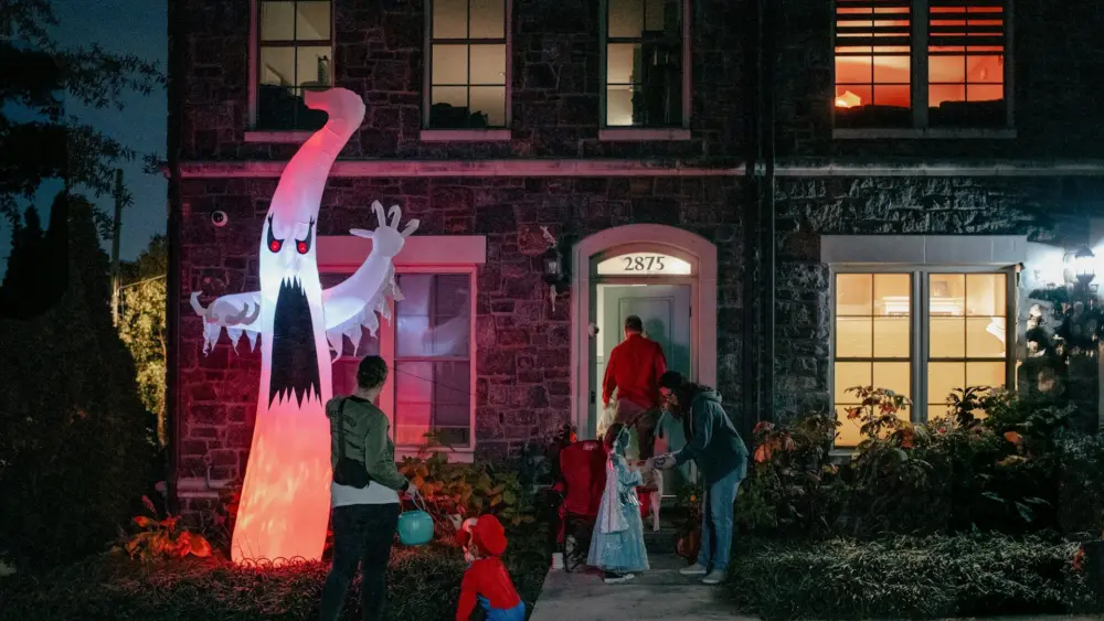 BOISE, ID — With Halloween falling on a Friday this year, AAA is reminding Idaho families to stay alert and prioritize safety as children head out to trick-or-treat. According to national data, children are more likely to be struck and killed by a vehicle on Halloween night than on any other night of the year.