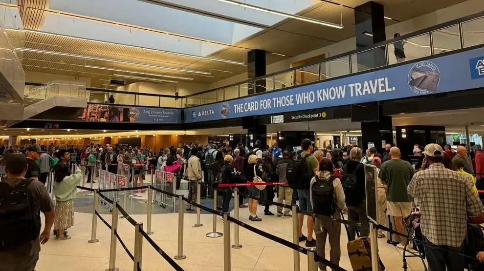 Travelers wait in a long line at the TSA security checkpoint inside Seattle-Tacoma International Airport. Photo: Spencer Pauley / The Center Square