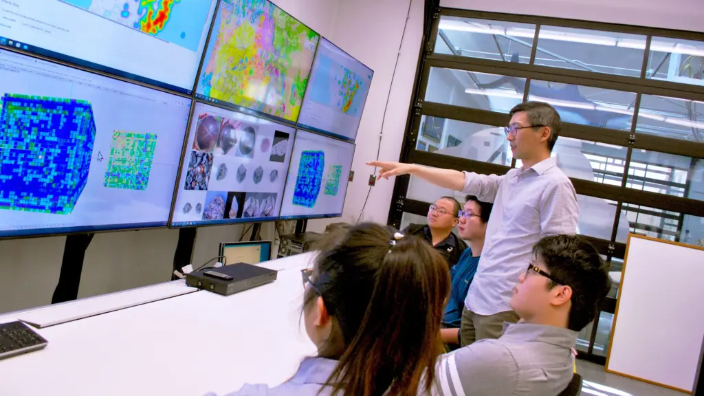 University of Idaho College of Engineering Professor Xiaogang “Marshall” Ma discusses data and software with a team of computer science graduate students.