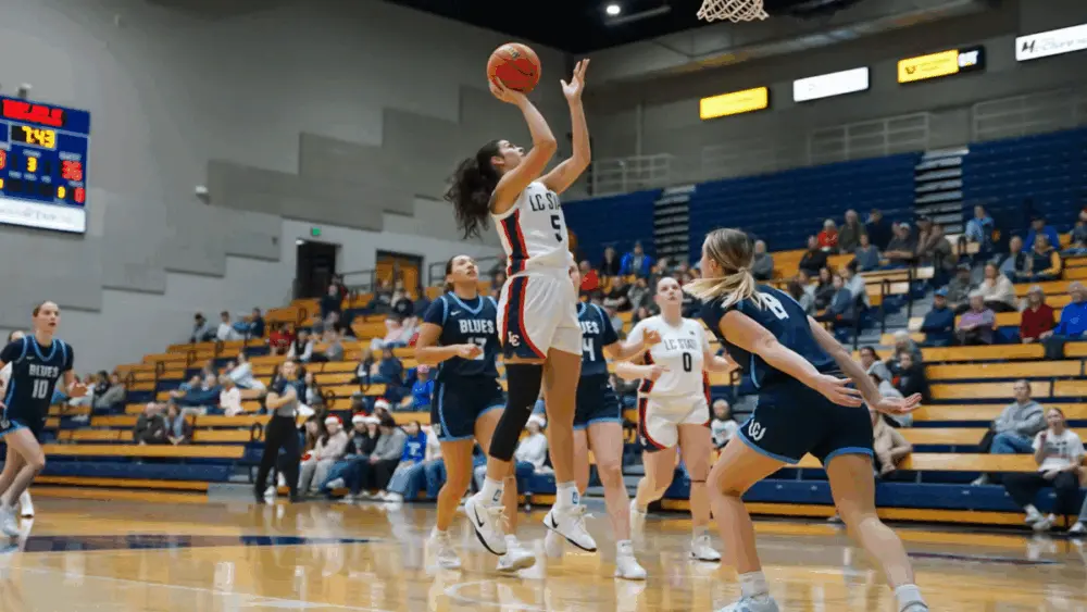 Efficient Offense Helps No. 10 Warrior Women Past Whitman in Exhibition