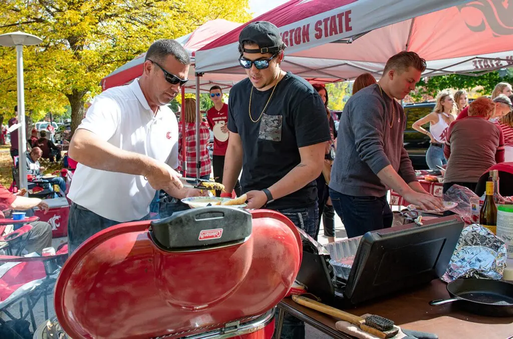 WSU alumni and fans tailgate before a Cougar football game (photo by Robert Hubner, WSU Photo Services).