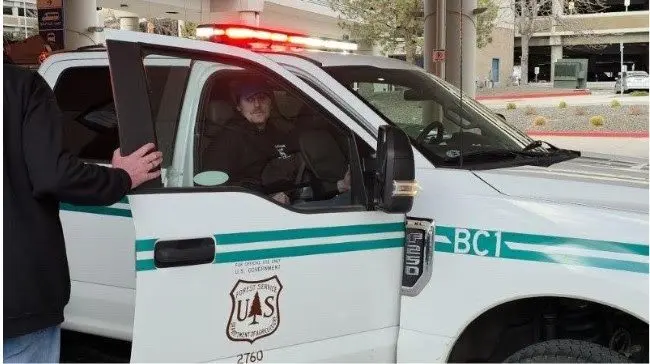 Justin getting ready to leave Boise Airport for his home in Boise. 20251216-FS-EAB-Shaw2 Photo Credit: USDA Forest Service taken by Eric Britton 