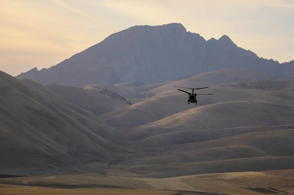 A U.S. Army CH-47 Chinook helicopter flies near Irbil Air Base in Iraq during a mission on May 26, 2025. (U.S. Army photo by Sgt. Brianna Badder)