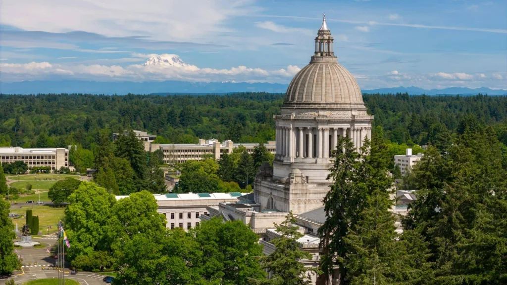 Washington State Capitol / Washington - Photo by Nils Huenerfuerst on Unsplash