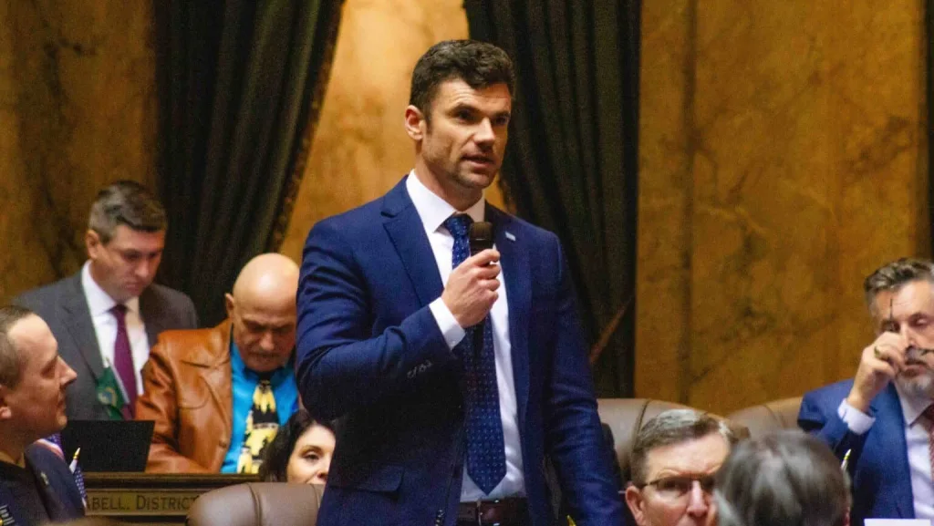 Rep. Skyler Rude giving a speech on the House floor. (Photo by Jacquelyn Jimenez Romero/Washington State Standard)