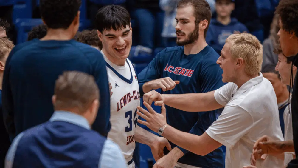 Comeback Effort Lifts Warrior Men Over Walla Walla in Midweek Matchup