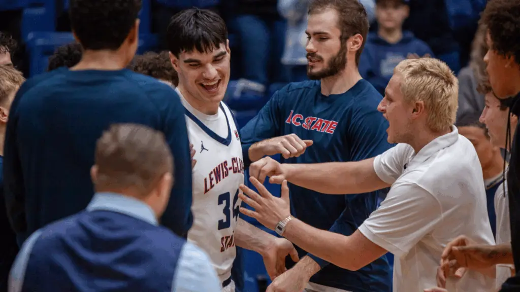 Comeback Effort Lifts Warrior Men Over Walla Walla in Midweek Matchup