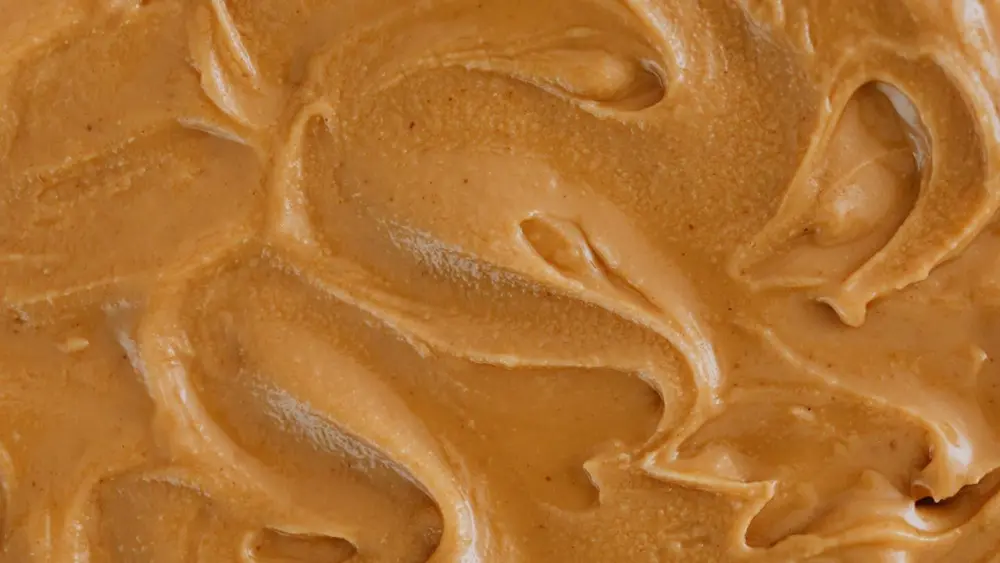 Photo by www.kaboompics.com: https://www.pexels.com/photo/extreme-close-up-photo-of-creamy-peanut-butter-6659880/