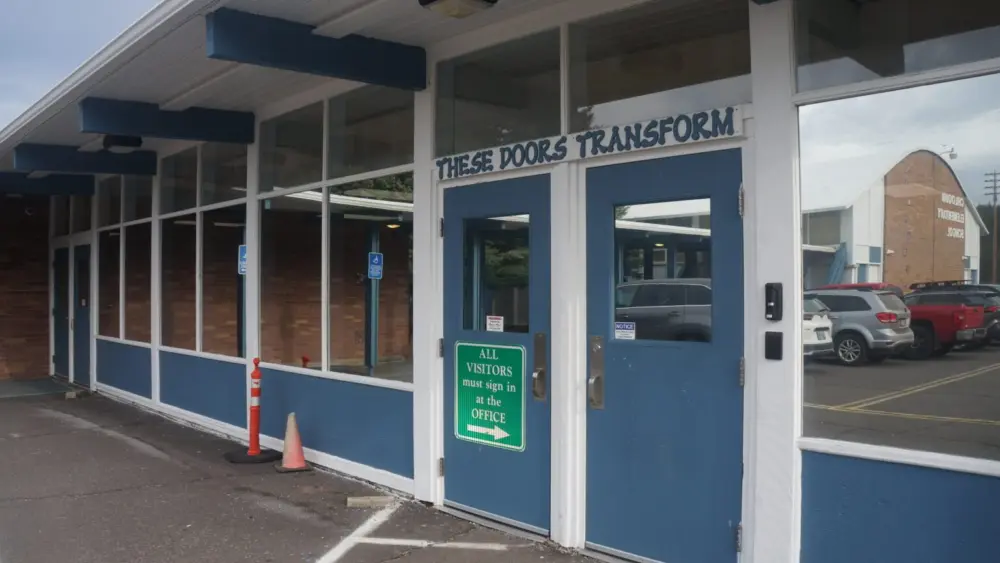 Chiloquin Elementary School, which is part of the Klamath County School District in southern Oregon, is pictured. The Oregon House on Tuesday approved legislation to require public schools and universities to notify their communities when federal immigration authorities operate on their campus. (Photo by Alex Baumhardt/Oregon Capital Chronicle)