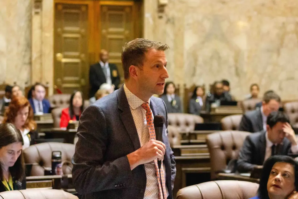 Rep. Joe Fitzgibbon giving a speech on the House floor. (Photo by Jacquelyn Jimenez Romero/Washington State Standard)