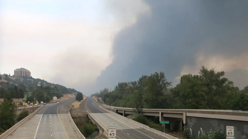 A highway in Southern Oregon during the Almeda fire in September 2020. (Photo courtesy of Oregon Department of Transportation/Flickr)