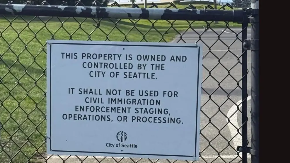 A sign at Jefferson Park in Seattle indicates the property can't be used to enforce civil immigration enforcement, Sept. 25, 2026. Photo: Randy Diamond / The Center Square