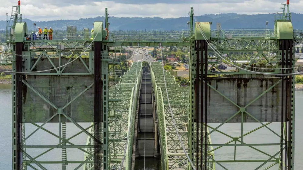 Crews work on the Interstate 5 bridge over the Columbia River in 2019. (Oregon Department of Transportation)