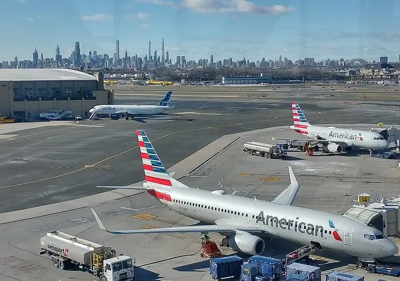 Commercial airplanes sit on the tarmac at LaGuardia Airport in New York. Photo: Paul Lowry / Flickr / CC BY 2.0 / Cropped from Original